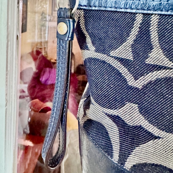 Coach Denim Medium Signature Shoulder Tote Zippered in Navy w/ 2 tags - Picture 5 of 13